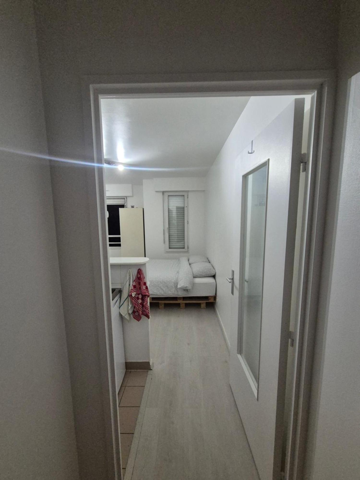 Studio A Suresnes Quarto foto